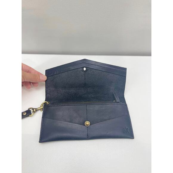 Elevate Mini Wallet in Black - Picture 4 of 6